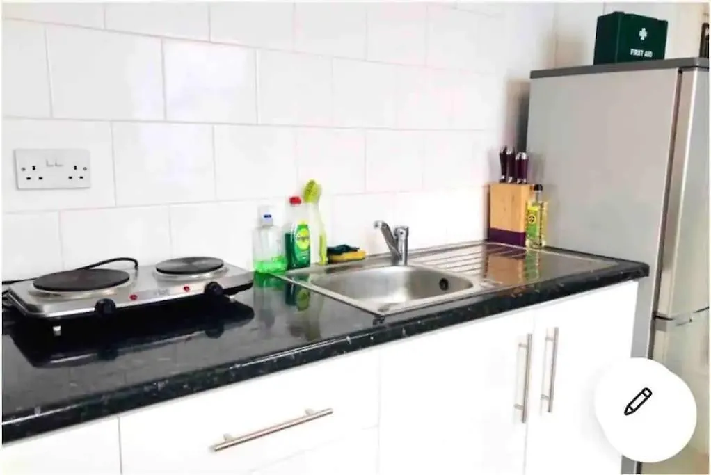 Comfortable Flat In Central London contacts